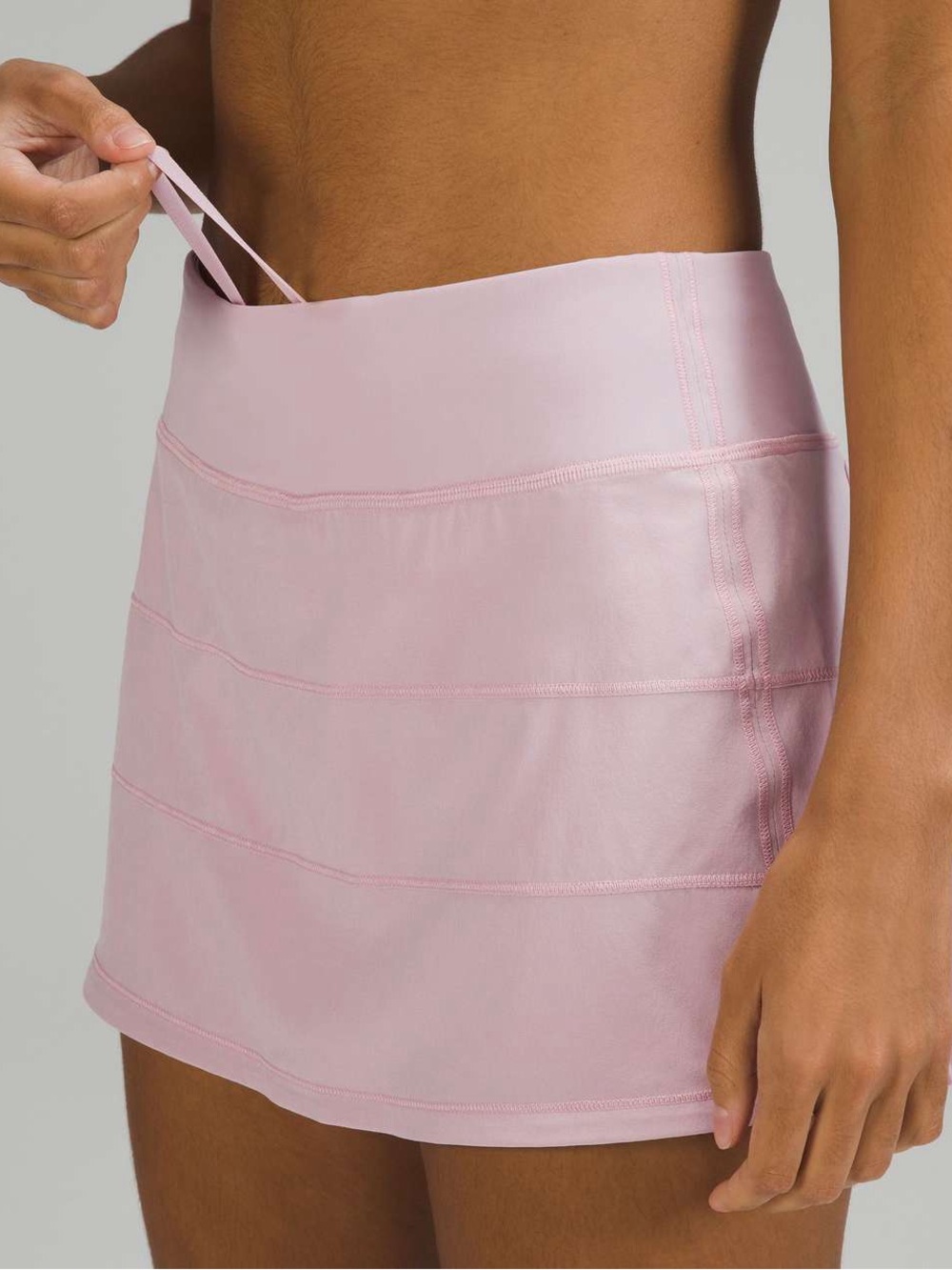 Lululemon Pace Rival Mid-Rise Skirt
Pink